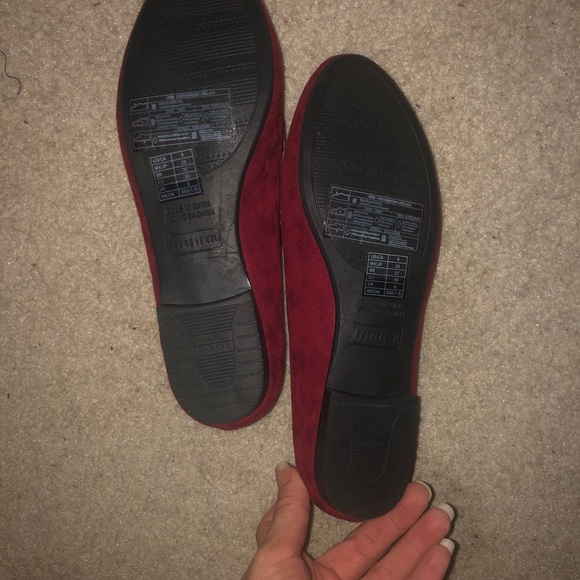 Red flat - Picture 3 of 3